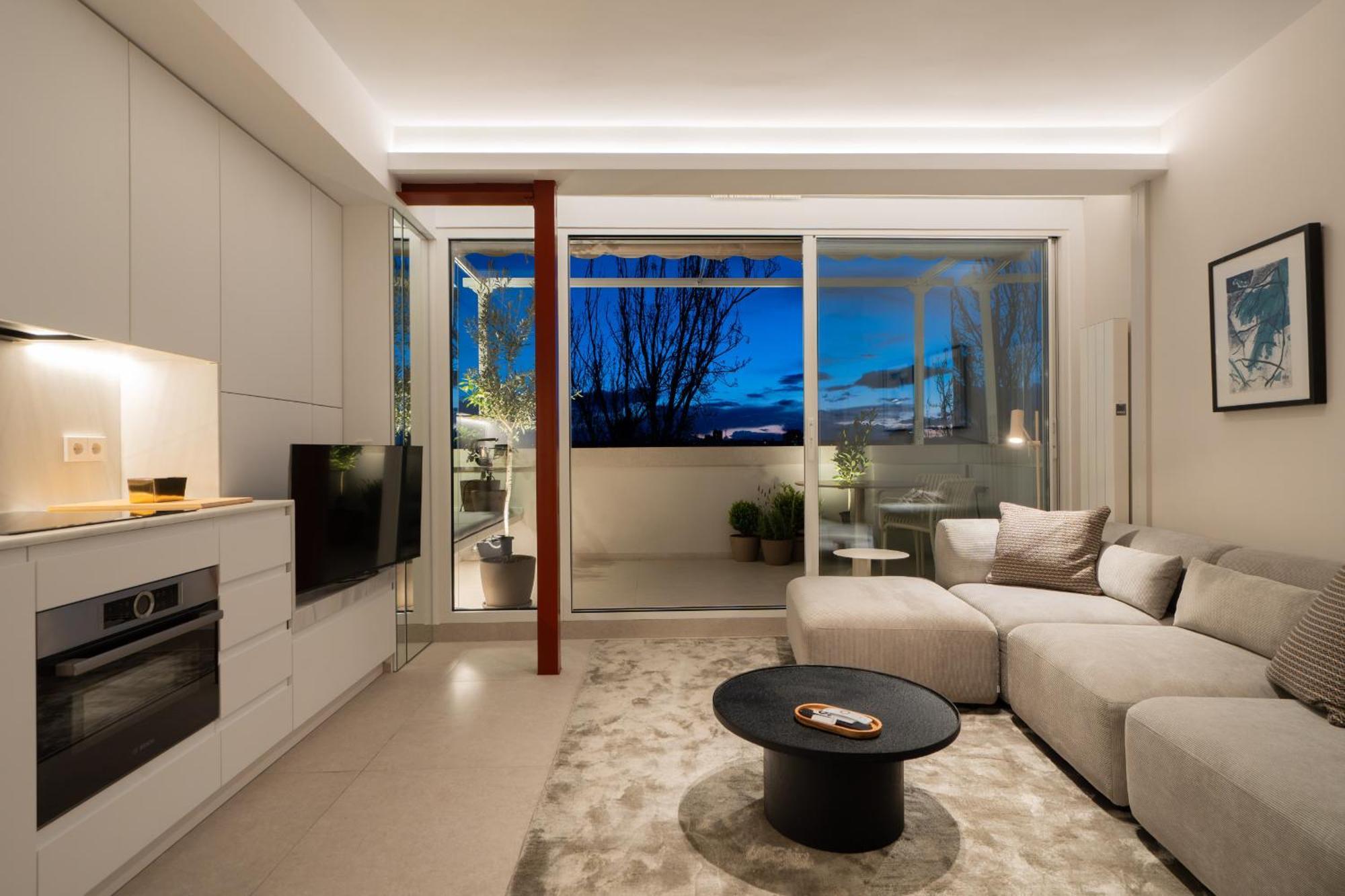 Atico Con Terraza De Diseno En El Corazon De La Latina Alquiler Temporal Apartamento Madri