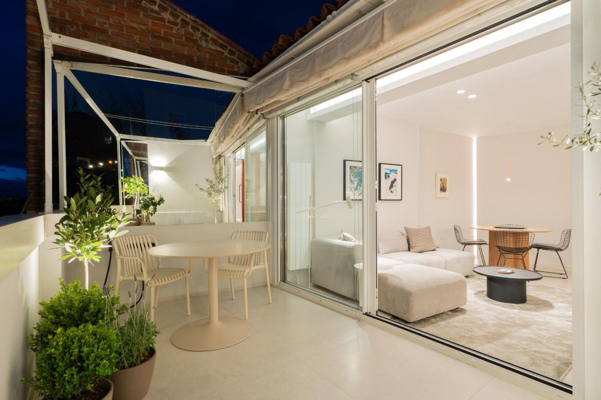 Atico Con Terraza De Diseno En El Corazon De La Latina Alquiler Temporal Apartamento