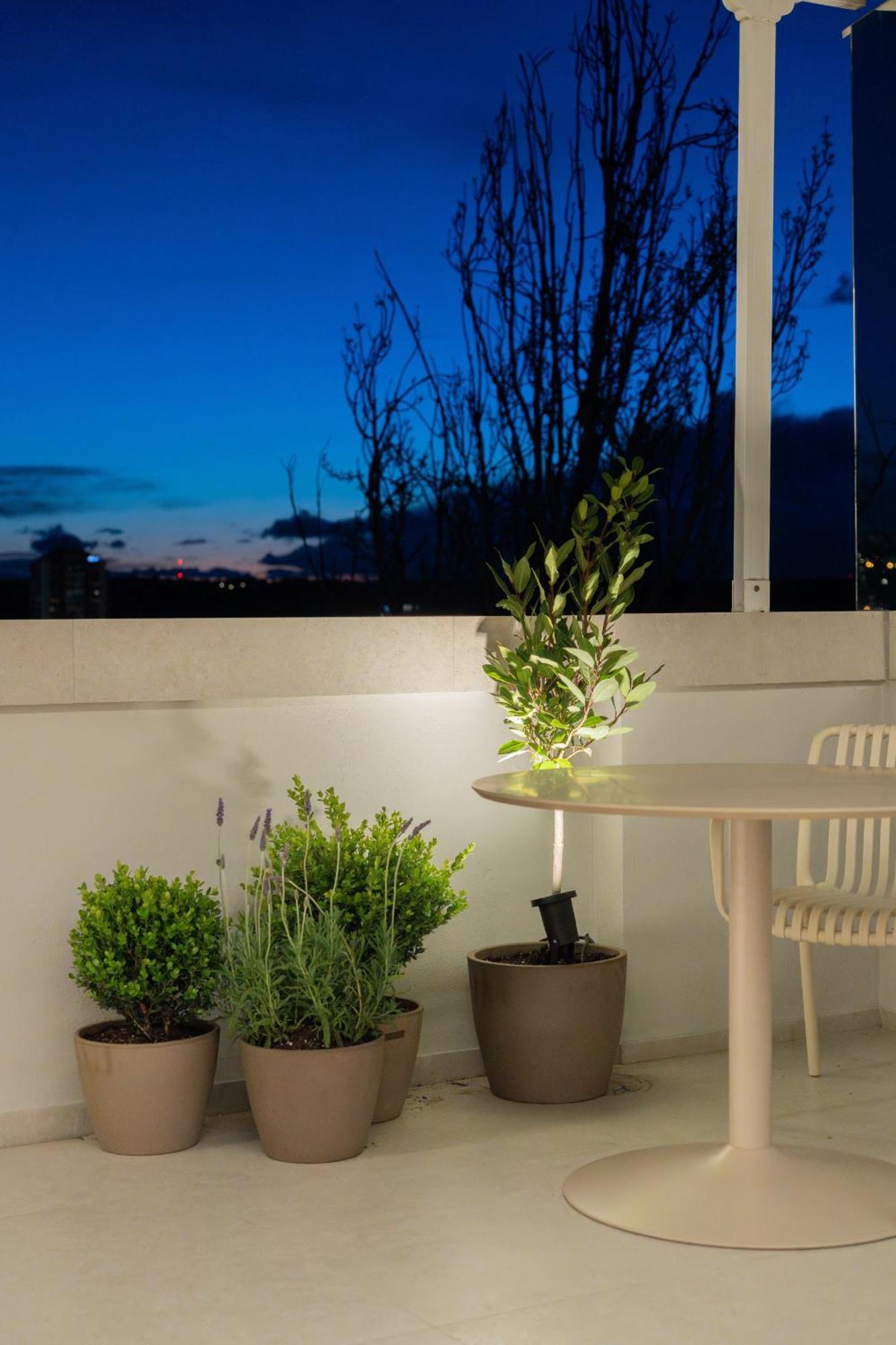 Apartamento Atico Con Terraza De Diseno En El Corazon De La Latina Alquiler Temporal *