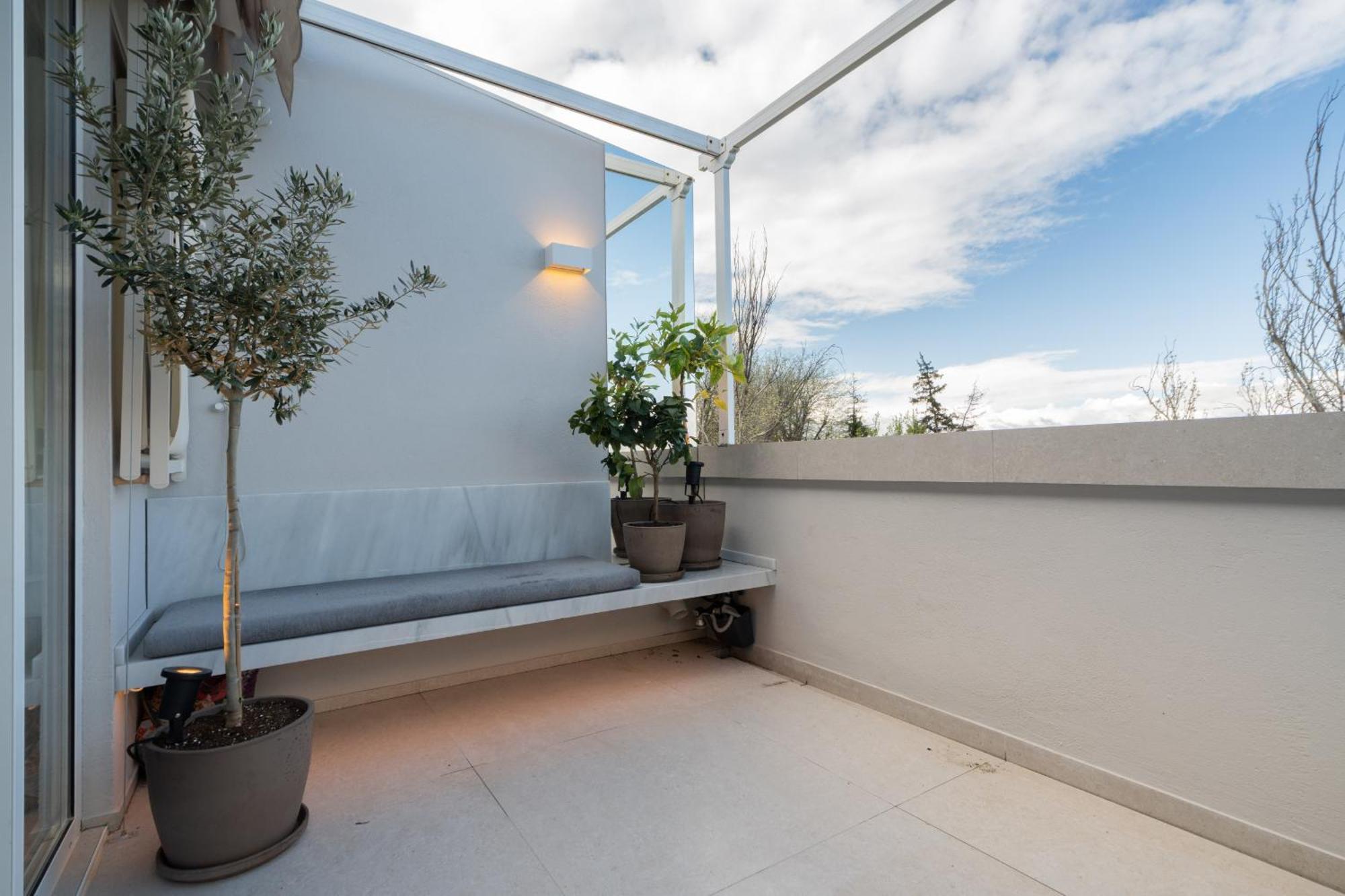 Apartamento Atico Con Terraza De Diseno En El Corazon De La Latina Alquiler Temporal Madri