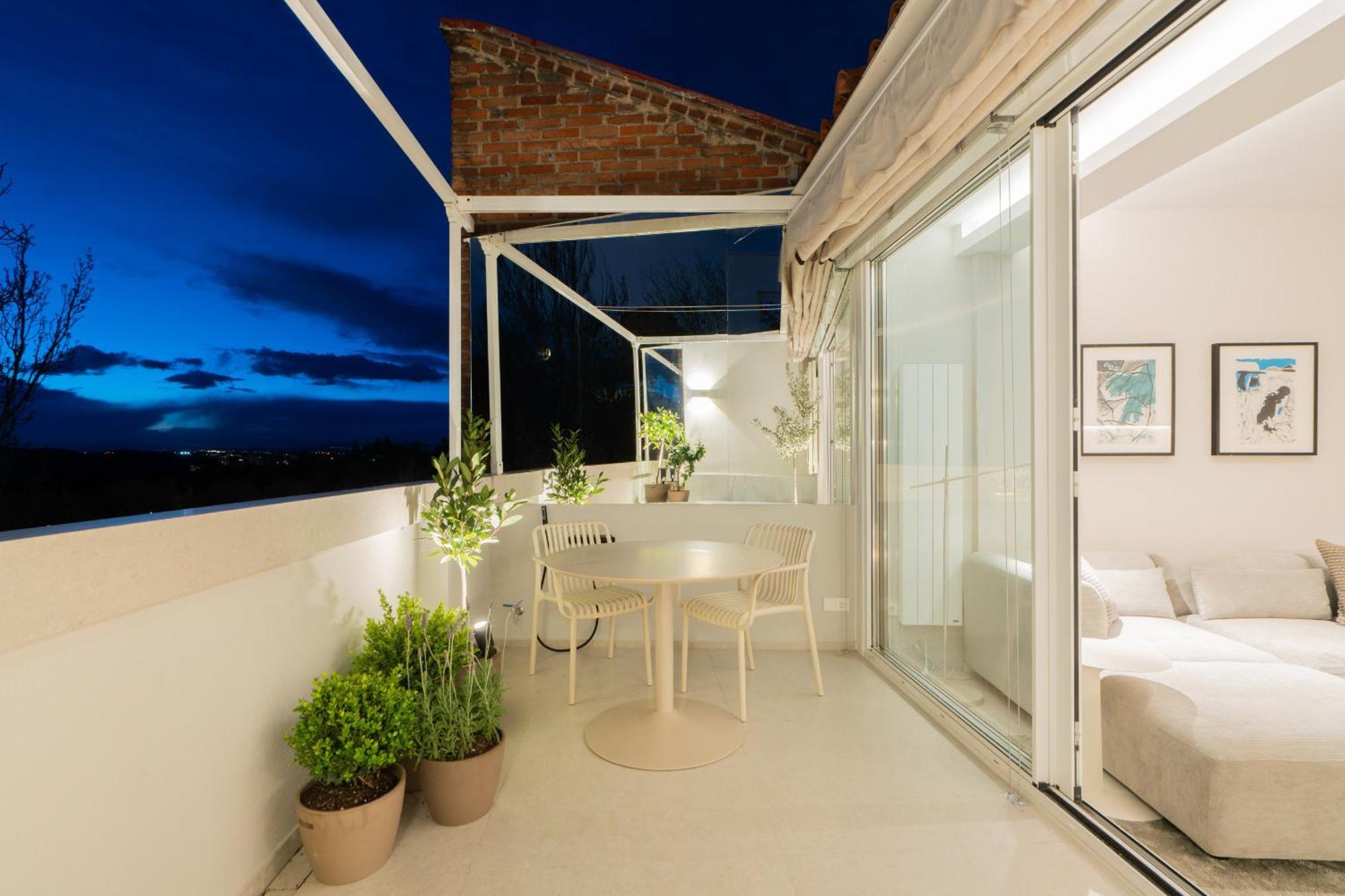 Atico Con Terraza De Diseno En El Corazon De La Latina Alquiler Temporal Madri