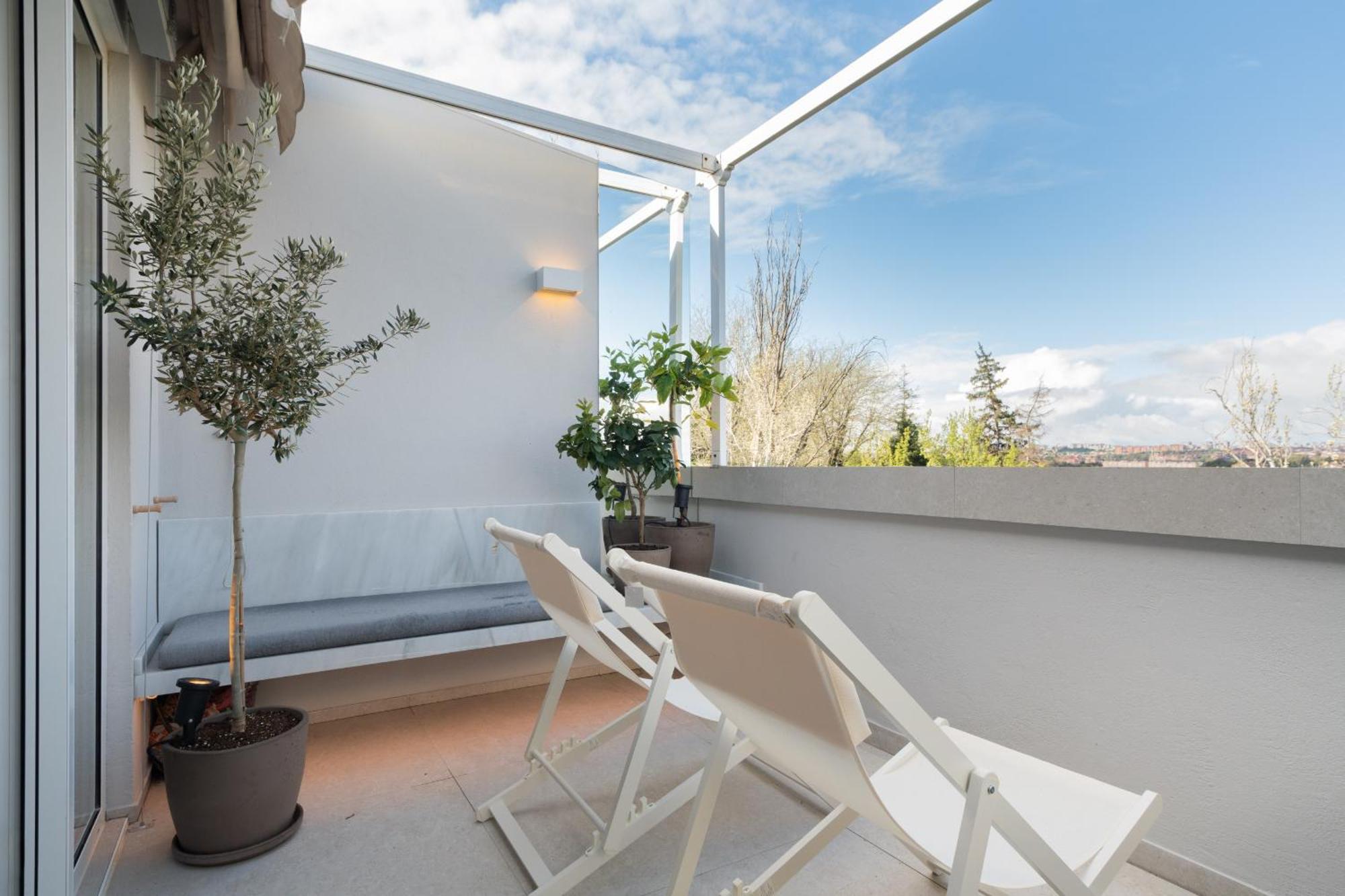 Apartamento Atico Con Terraza De Diseno En El Corazon De La Latina Alquiler Temporal *