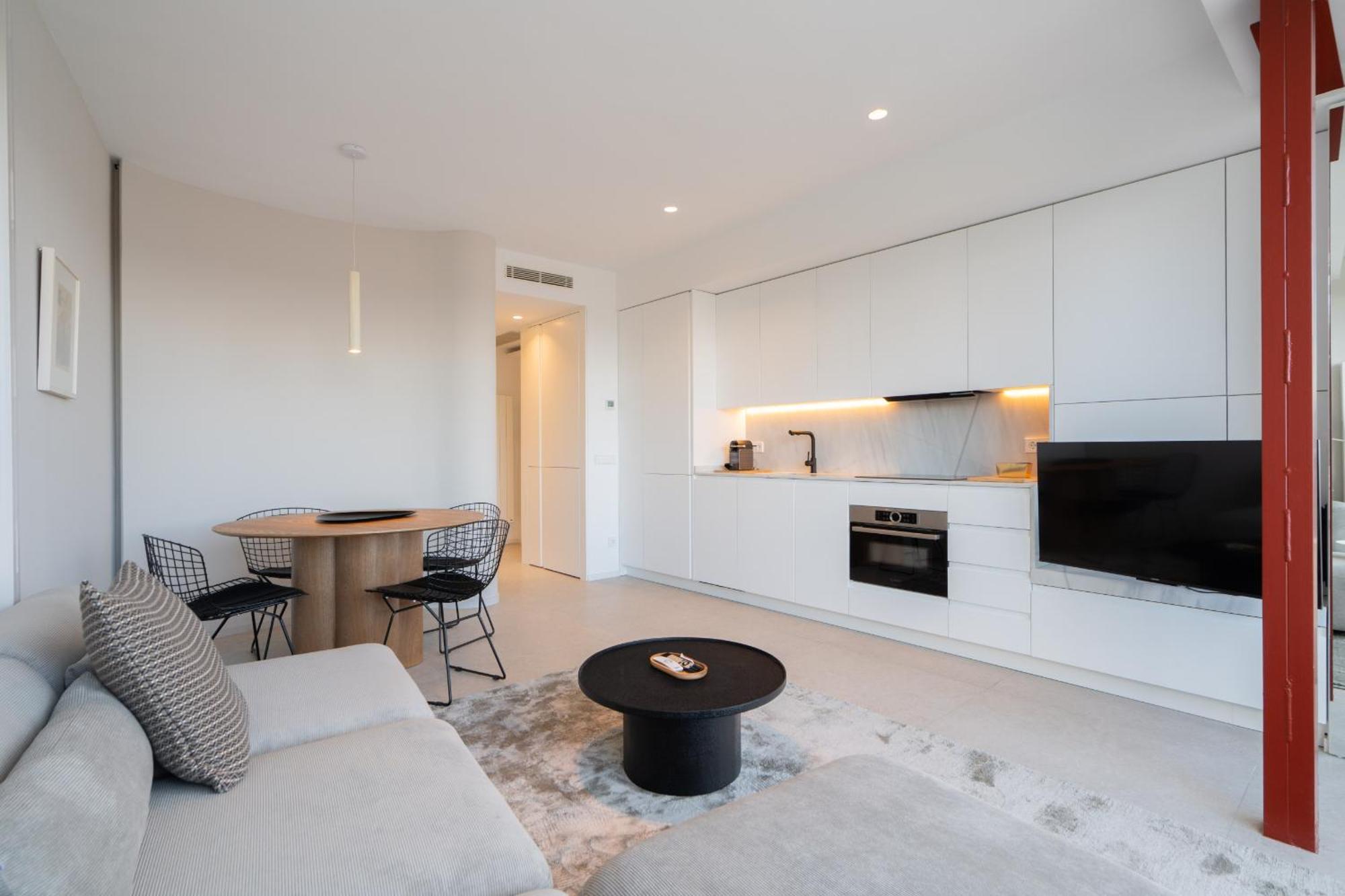 Atico Con Terraza De Diseno En El Corazon De La Latina Alquiler Temporal Apartamento *