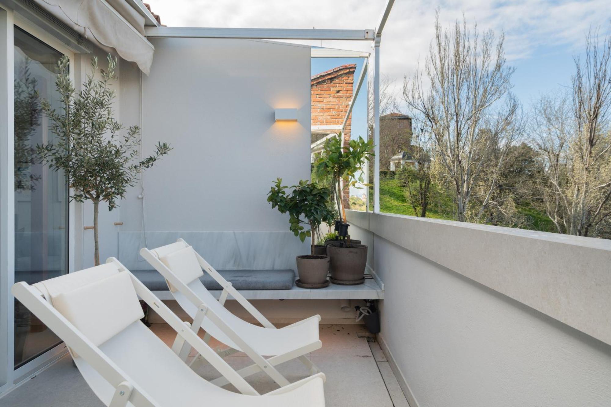 Apartamento Atico Con Terraza De Diseno En El Corazon De La Latina Alquiler Temporal