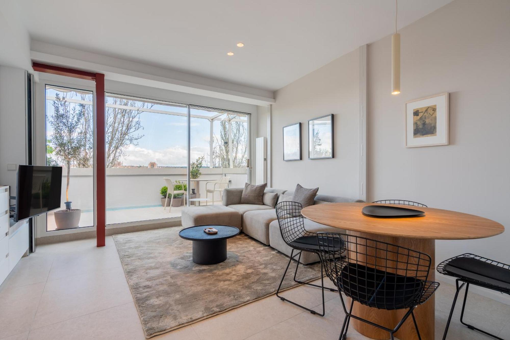 Atico Con Terraza De Diseno En El Corazon De La Latina Alquiler Temporal Apartamento Madri